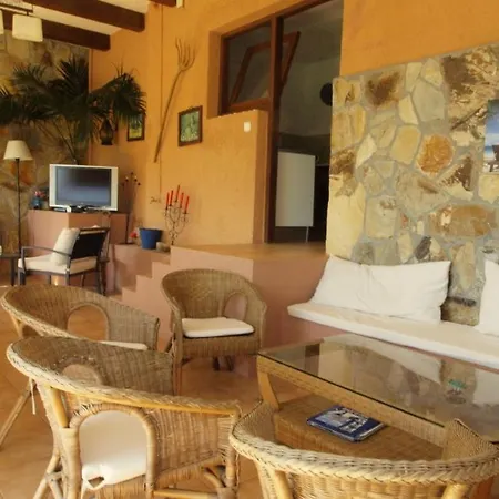 فيلة Sleeps 8 Pool Wifi