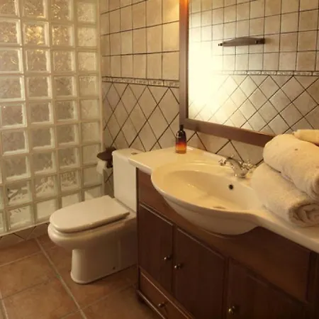 فيلة Sleeps 8 Pool Wifi يوريت دي مار